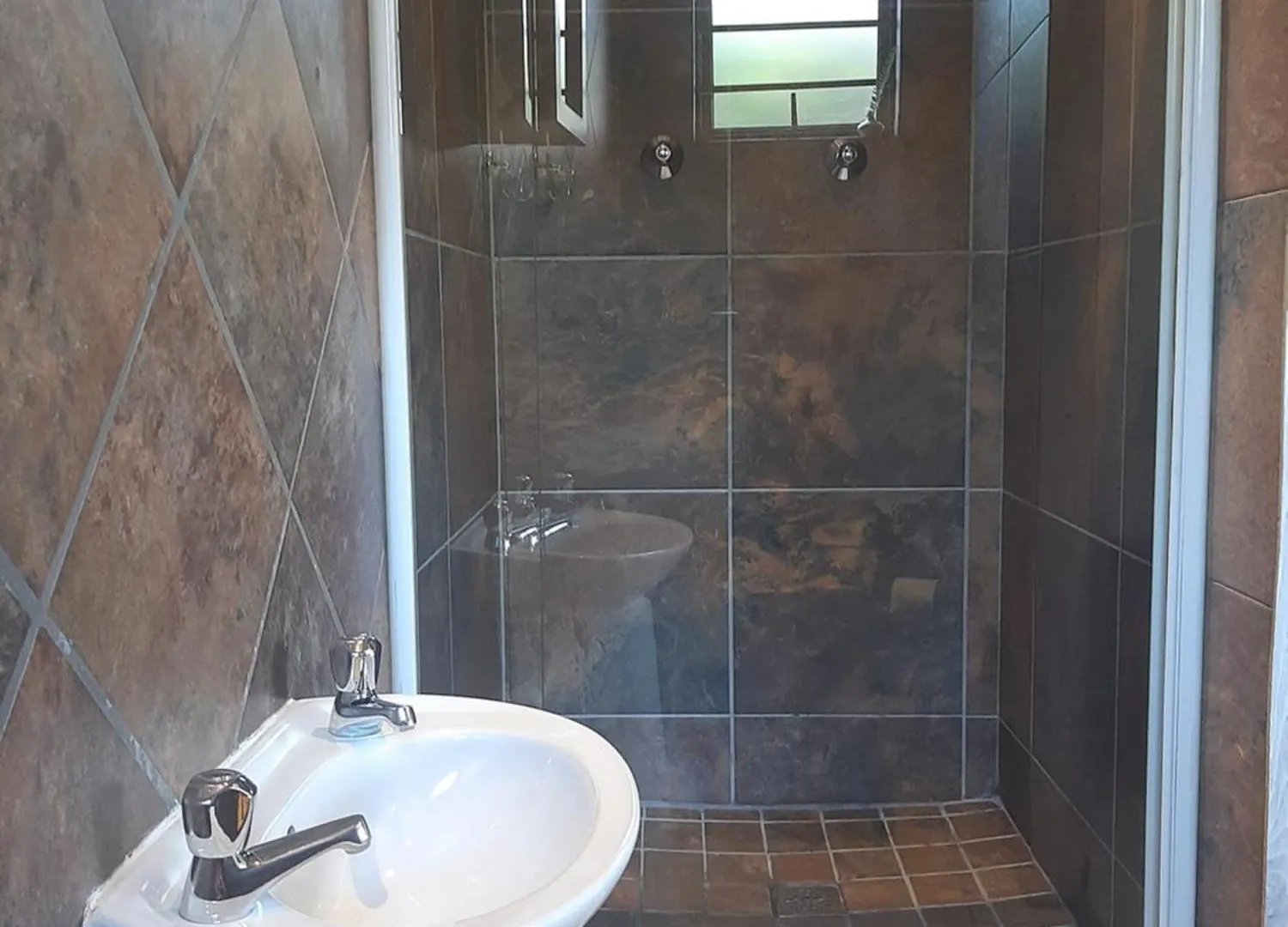 Amru Guesthouse B&B Brackenfell Guest house